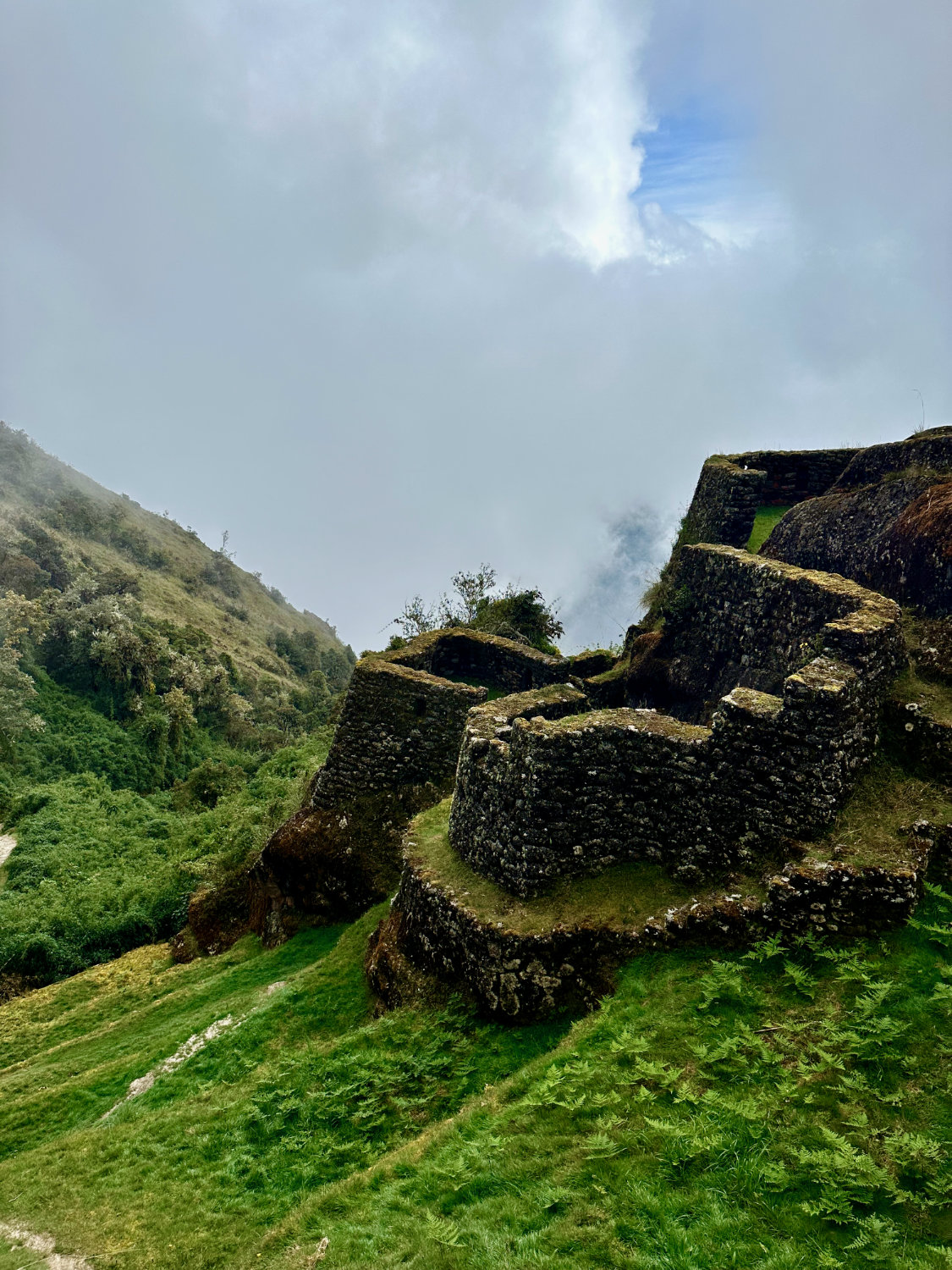 Puyupatamarca (Phuyupatamarca) ruins on day 2 of the inca trail