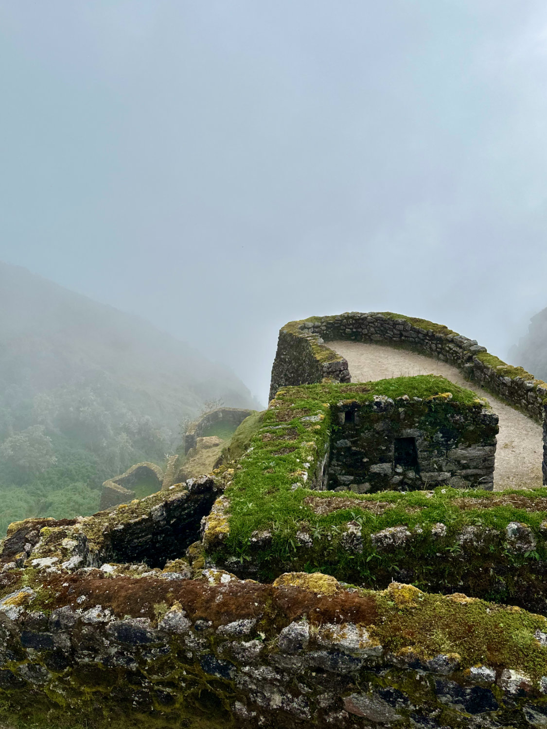 Puyupatamarca (Phuyupatamarca) ruins on day 2 of the inca trail