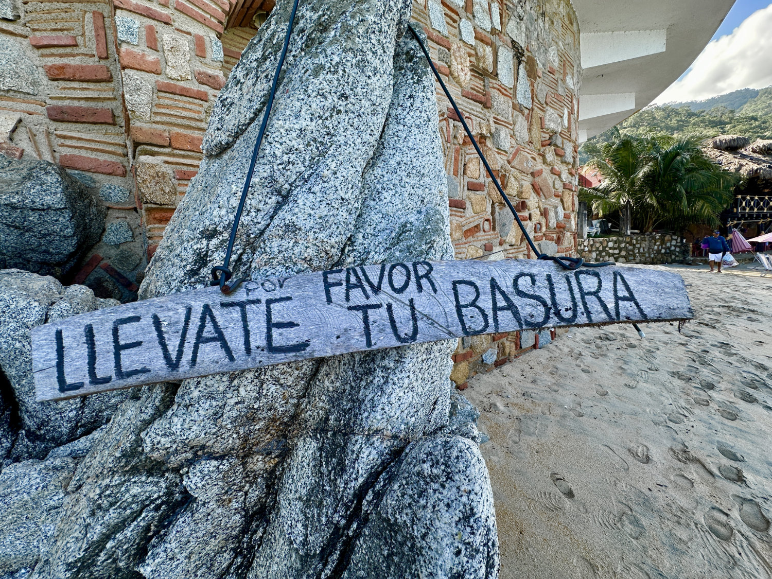 Sign reminding visitors to take their trash with them